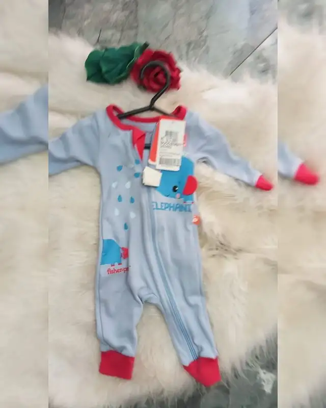 Macacão de bebê azul com zíper e elefante